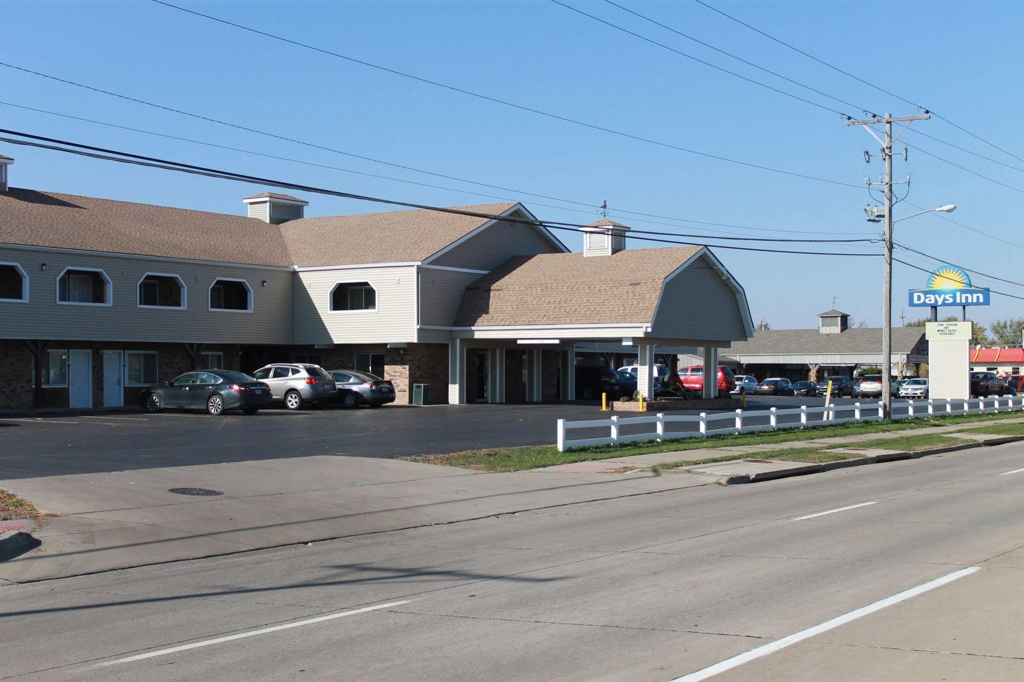Days Inn By Wyndham Davenport Ia Exteriér fotografie